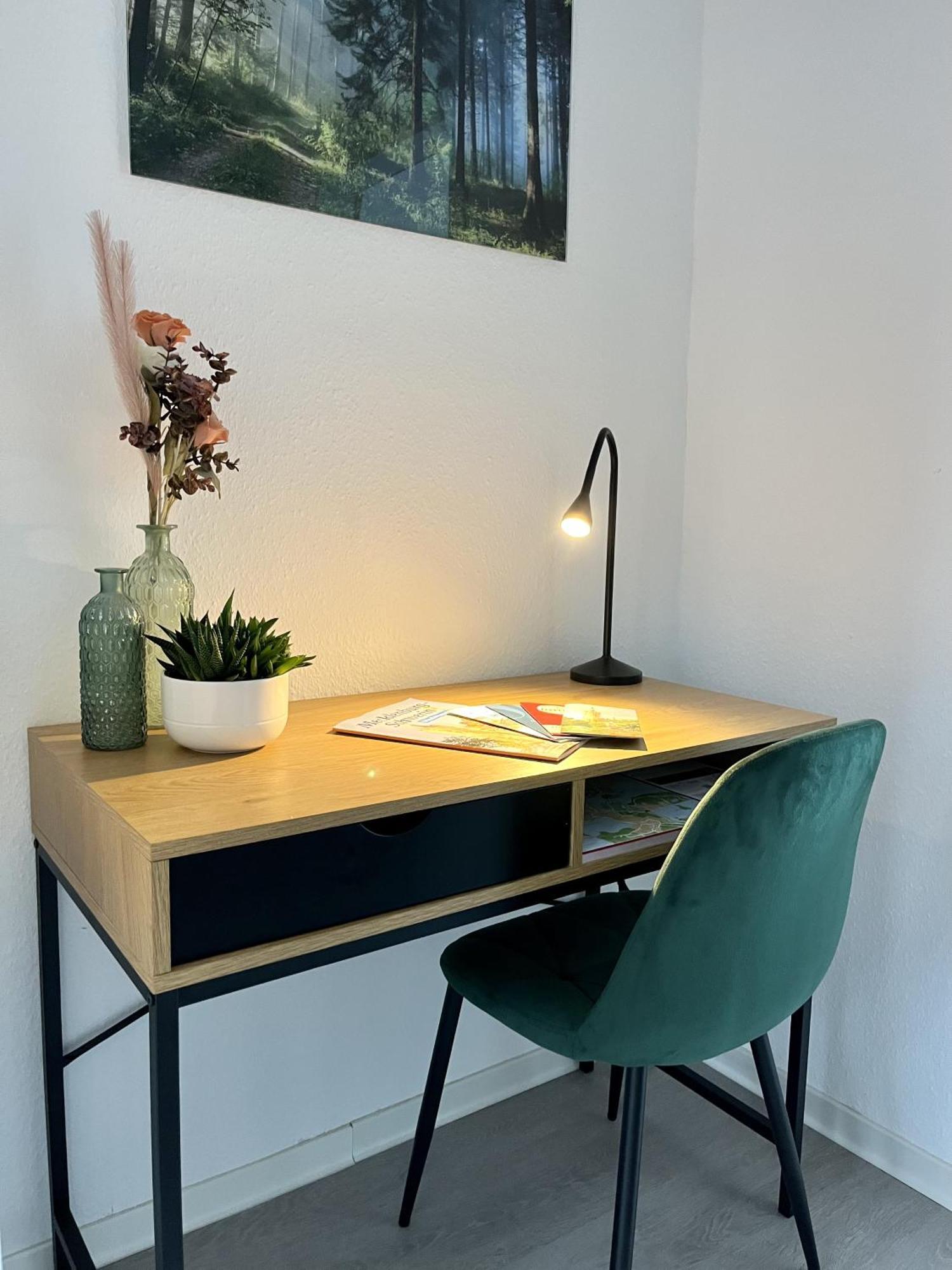 Endless: Studio Mit Netflix + Workstation Im Zentrum Schwerin  Bagian luar foto