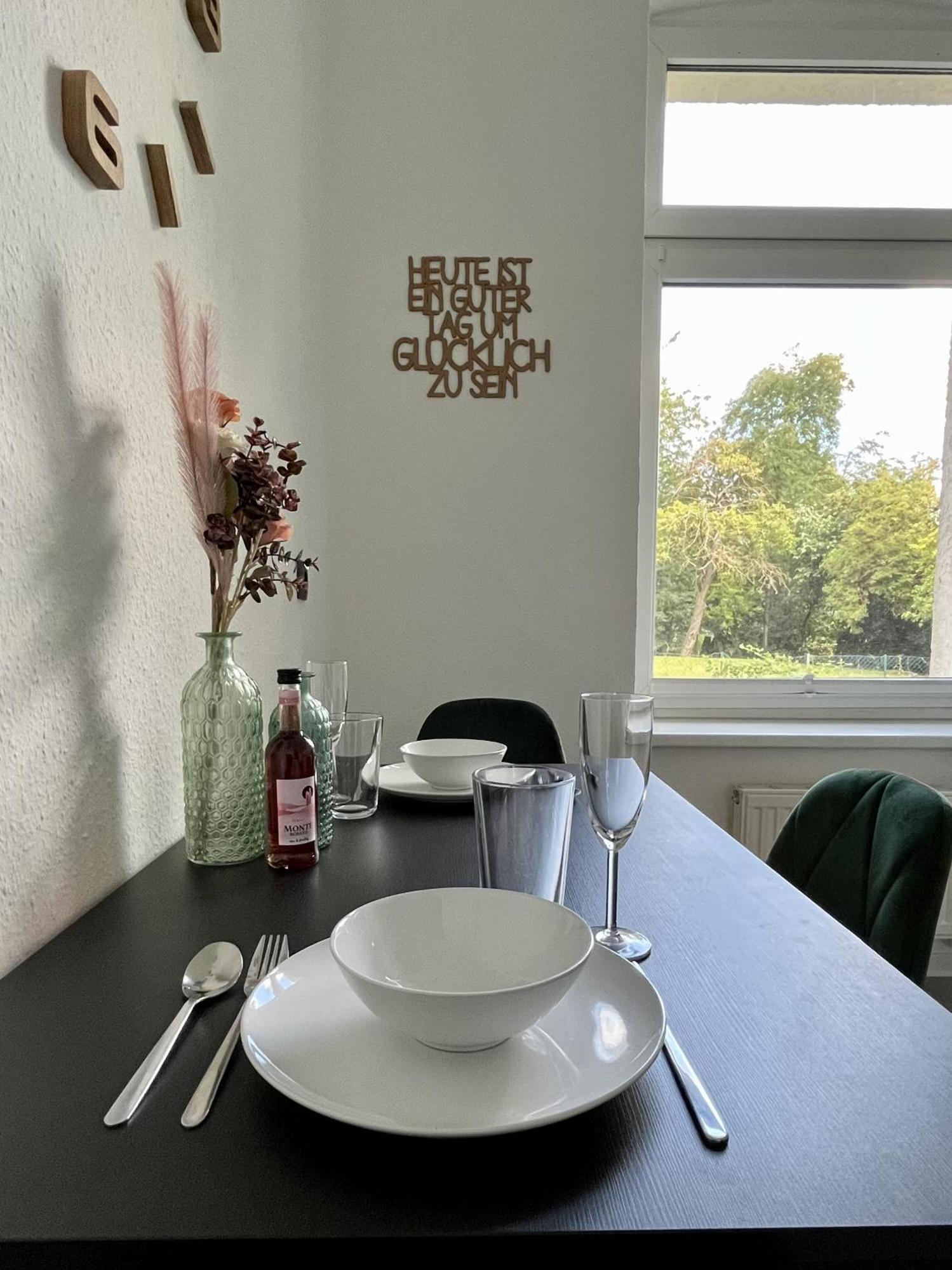 Endless: Studio Mit Netflix + Workstation Im Zentrum Schwerin  Bagian luar foto